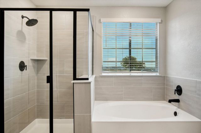 7102 Summer Tanager DR 16, Austin, TX 78744