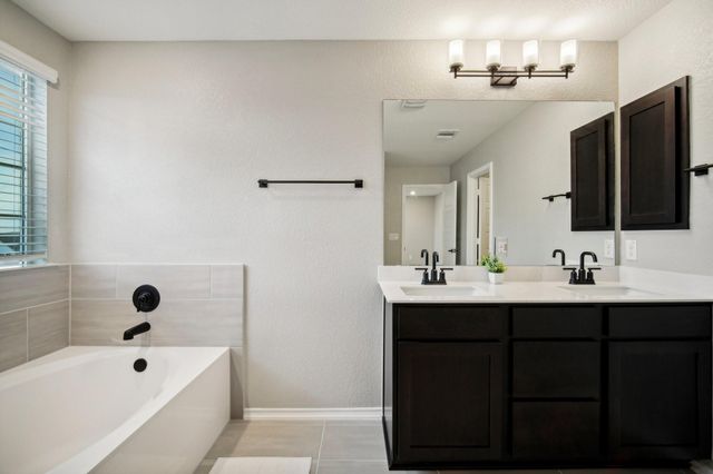 7102 Summer Tanager DR 16, Austin, TX 78744