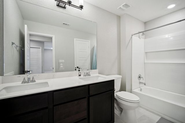 7102 Summer Tanager DR 16, Austin, TX 78744