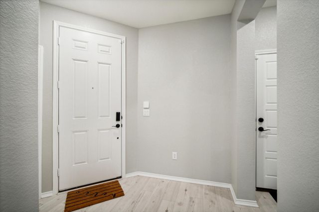 7102 Summer Tanager DR 16, Austin, TX 78744