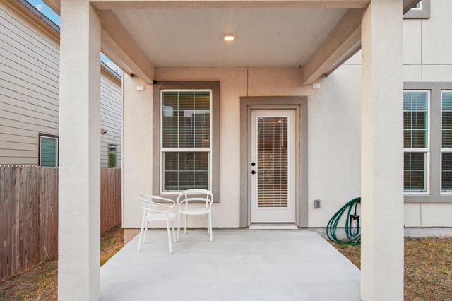 7102 Summer Tanager DR 16, Austin, TX 78744