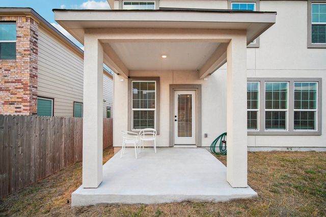 7102 Summer Tanager DR 16, Austin, TX 78744