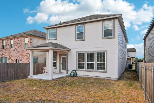 7102 Summer Tanager DR 16, Austin, TX 78744