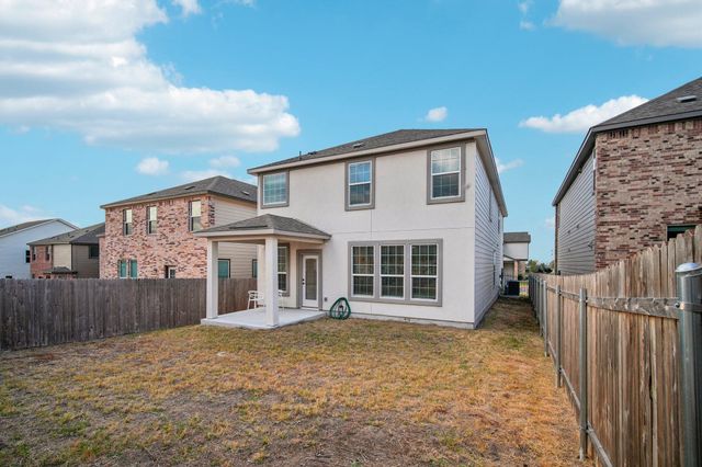 7102 Summer Tanager DR 16, Austin, TX 78744