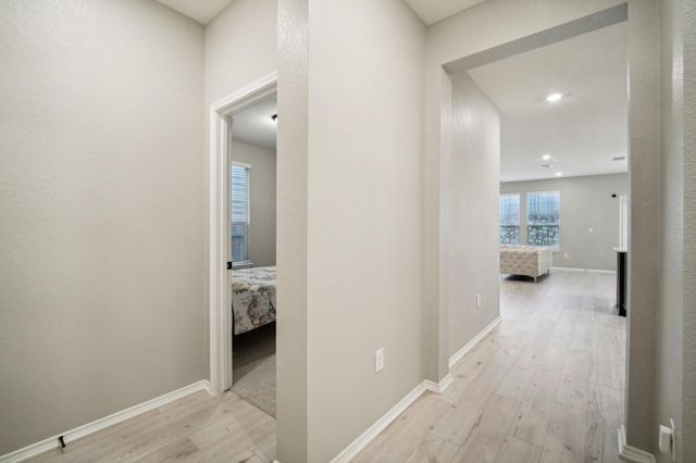 7102 Summer Tanager DR 16, Austin, TX 78744