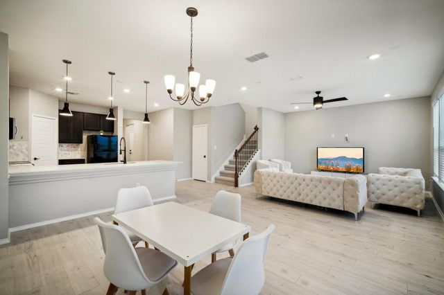 7102 Summer Tanager DR 16, Austin, TX 78744