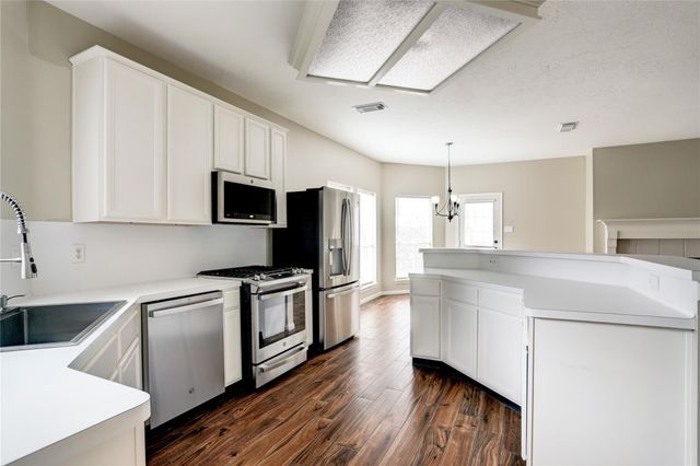 4822 Silverlake Drive, Sugar Land, TX 77479