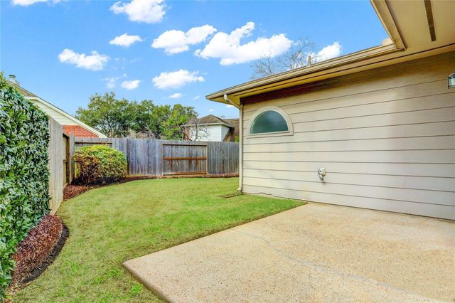 4822 Silverlake Drive, Sugar Land, TX 77479