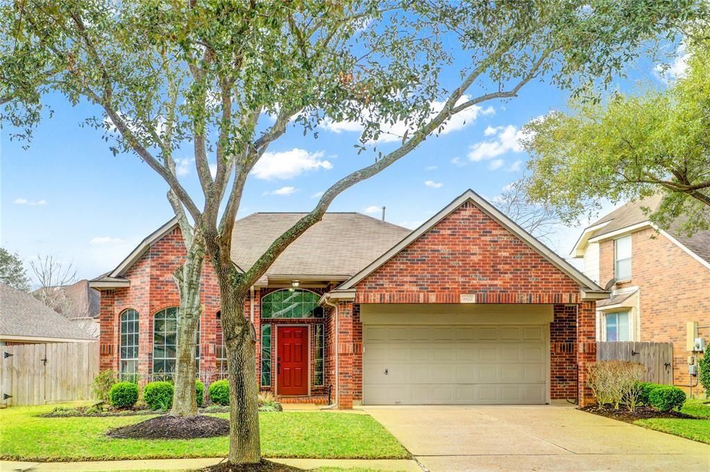 4822 Silverlake Drive, Sugar Land, TX 77479