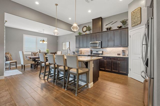 3430 Spring Sails Avenue, Tulare, CA 93274