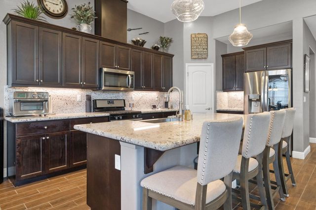 3430 Spring Sails Avenue, Tulare, CA 93274