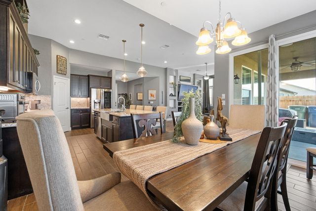 3430 Spring Sails Avenue, Tulare, CA 93274