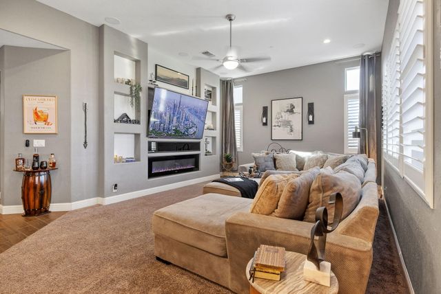 3430 Spring Sails Avenue, Tulare, CA 93274