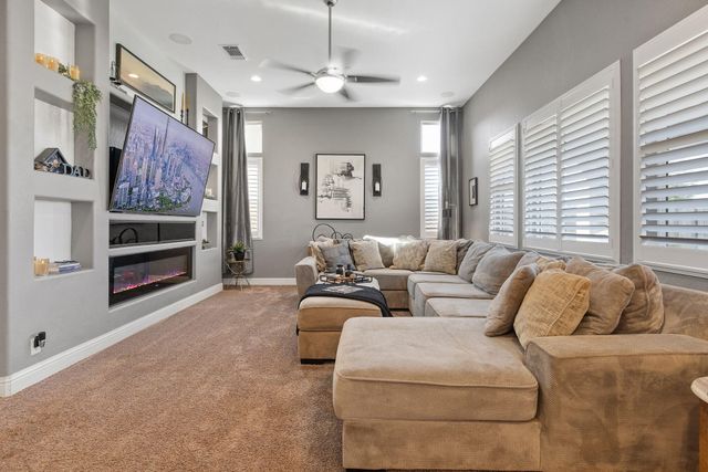 3430 Spring Sails Avenue, Tulare, CA 93274