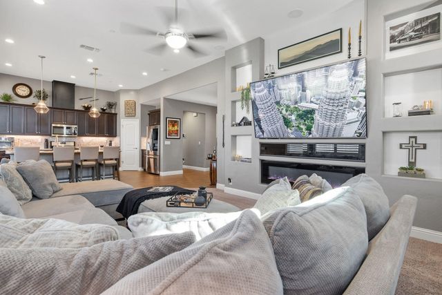 3430 Spring Sails Avenue, Tulare, CA 93274