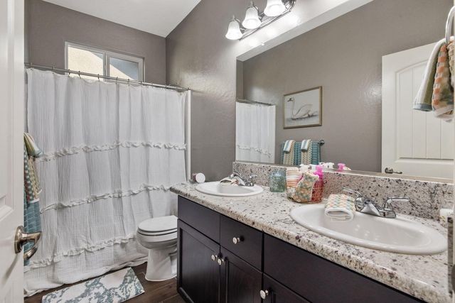 3430 Spring Sails Avenue, Tulare, CA 93274