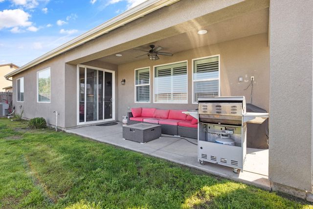 3430 Spring Sails Avenue, Tulare, CA 93274