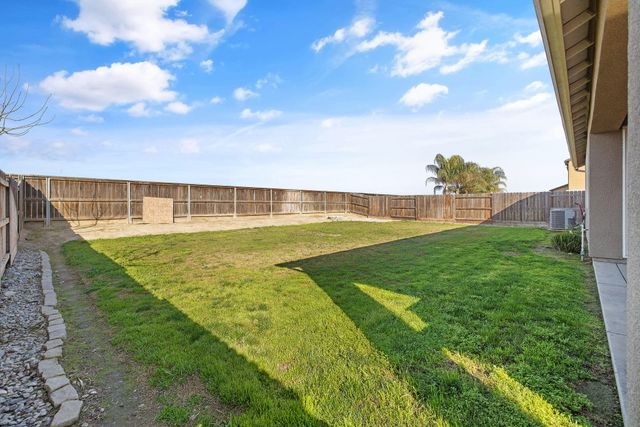 3430 Spring Sails Avenue, Tulare, CA 93274