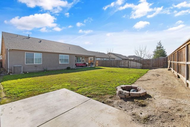 3430 Spring Sails Avenue, Tulare, CA 93274