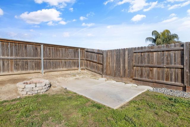 3430 Spring Sails Avenue, Tulare, CA 93274