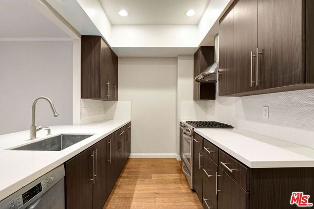 1260 S Beverly Glen Boulevard 304, Los Angeles, CA 90024