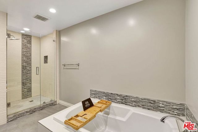 1260 S Beverly Glen Boulevard 304, Los Angeles, CA 90024