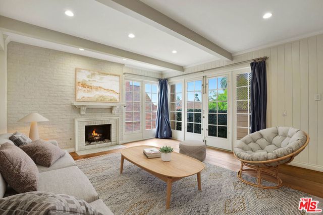 1260 S Beverly Glen Boulevard 304, Los Angeles, CA 90024