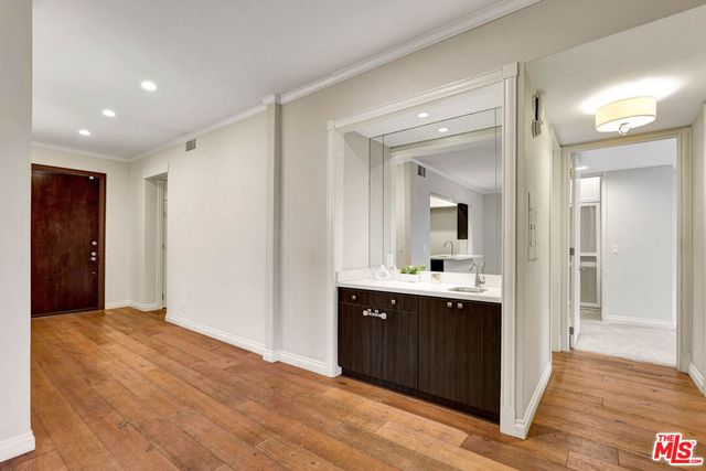 1260 S Beverly Glen Boulevard 304, Los Angeles, CA 90024