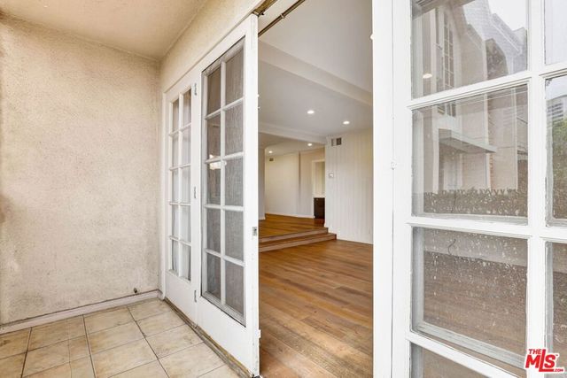 1260 S Beverly Glen Boulevard 304, Los Angeles, CA 90024