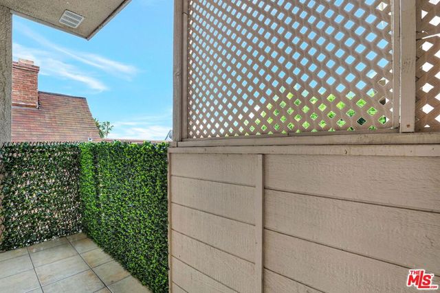 1260 S Beverly Glen Boulevard 304, Los Angeles, CA 90024