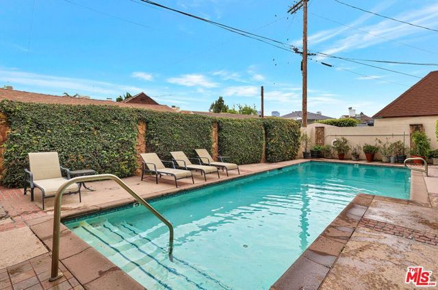 1260 S Beverly Glen Boulevard 304, Los Angeles, CA 90024