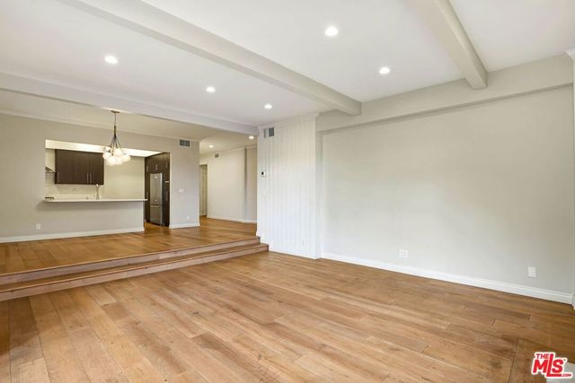 1260 S Beverly Glen Boulevard 304, Los Angeles, CA 90024