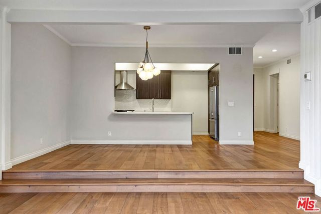1260 S Beverly Glen Boulevard 304, Los Angeles, CA 90024