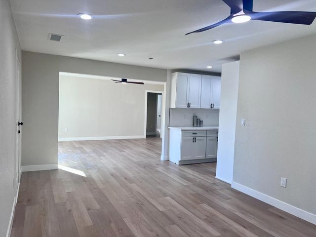 2952 E Gettysburg Avenue, Fresno, CA 93726