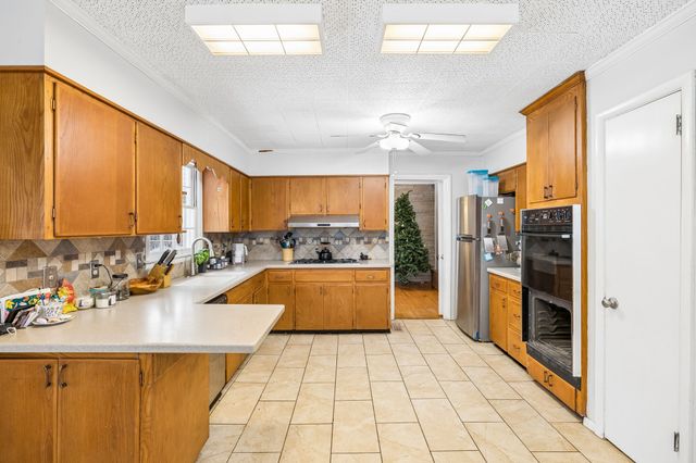 521 Westwood Dr, Tullahoma, TN 37388