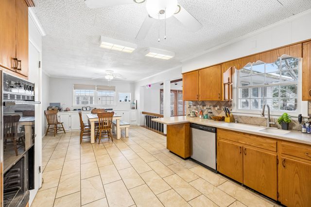 521 Westwood Dr, Tullahoma, TN 37388