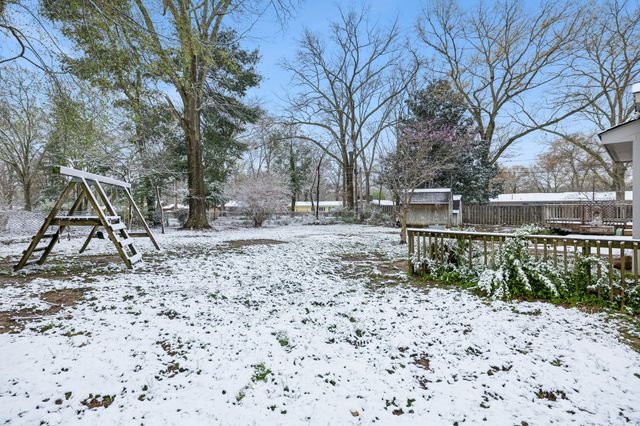 521 Westwood Dr, Tullahoma, TN 37388