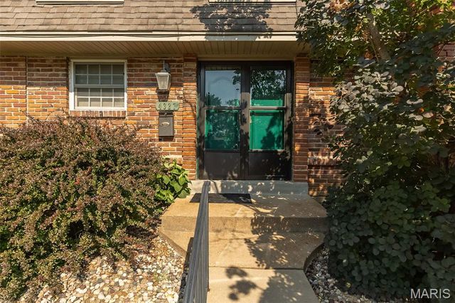 4327 Chateau De Ville Drive, St Louis, MO 63129