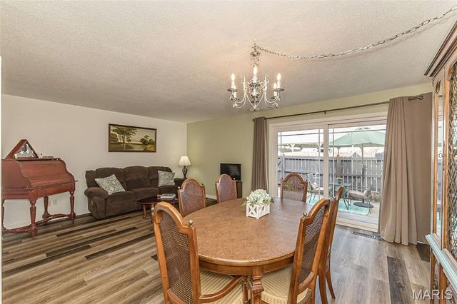 4327 Chateau De Ville Drive, St Louis, MO 63129