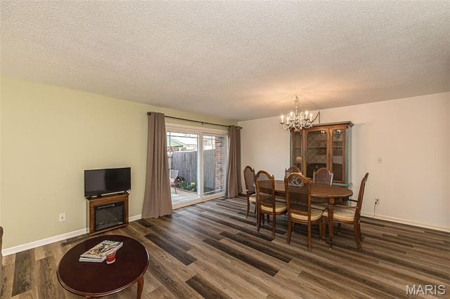 4327 Chateau De Ville Drive, St Louis, MO 63129