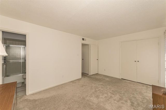 4327 Chateau De Ville Drive, St Louis, MO 63129