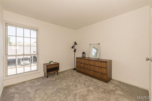 4327 Chateau De Ville Drive, St Louis, MO 63129