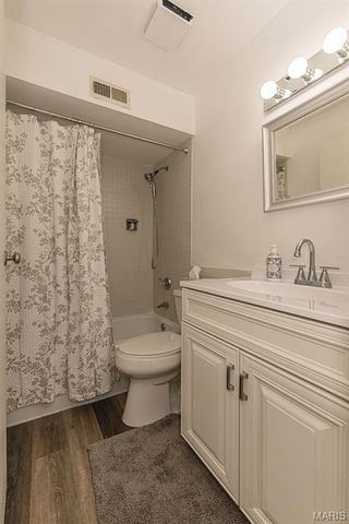 4327 Chateau De Ville Drive, St Louis, MO 63129