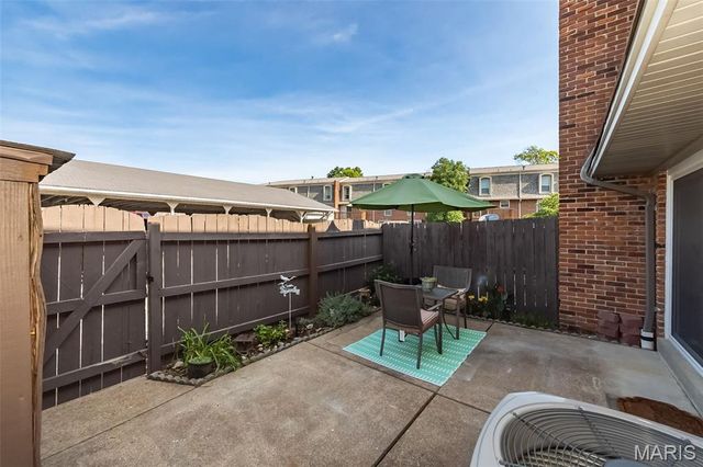 4327 Chateau De Ville Drive, St Louis, MO 63129