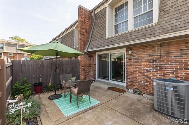 4327 Chateau De Ville Drive, St Louis, MO 63129