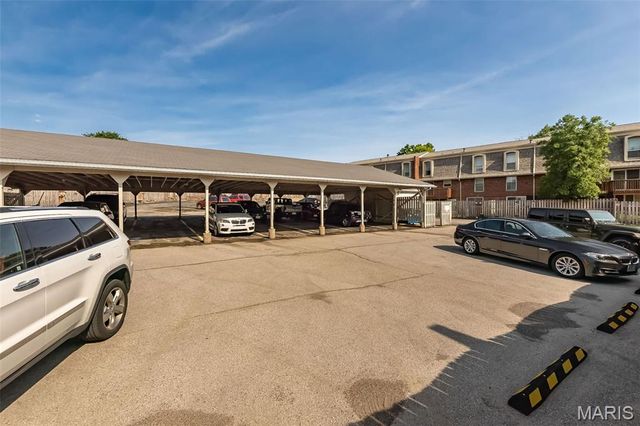 4327 Chateau De Ville Drive, St Louis, MO 63129