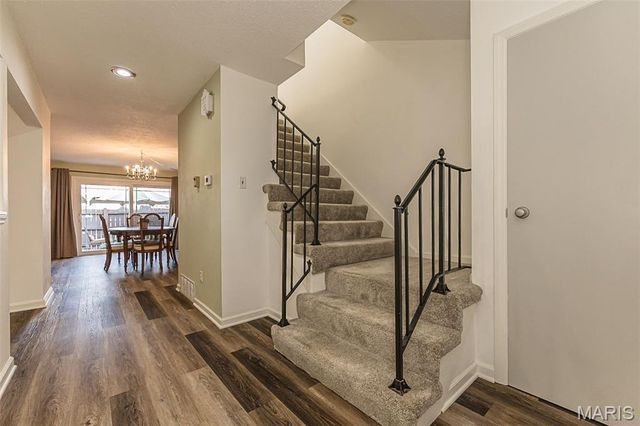 4327 Chateau De Ville Drive, St Louis, MO 63129