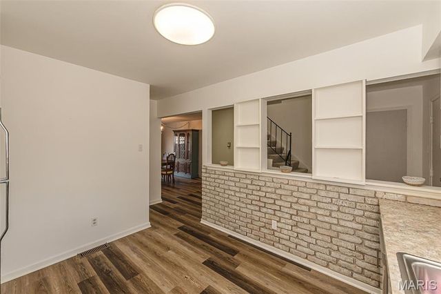 4327 Chateau De Ville Drive, St Louis, MO 63129