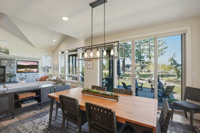 61807 Fall Creek Loop, Bend, OR 97702