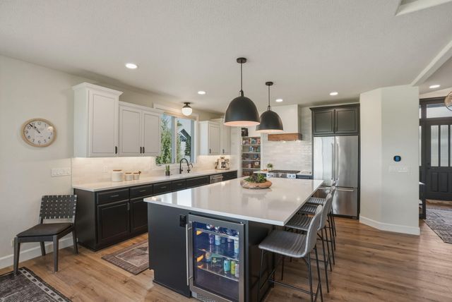 61807 Fall Creek Loop, Bend, OR 97702